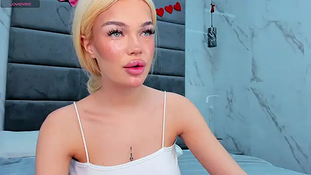 Snapshot of Angel_Sapphire_ chatting on 03/19/25, 08:45 Angel Sapphire online show from 03/19/25, 08:45