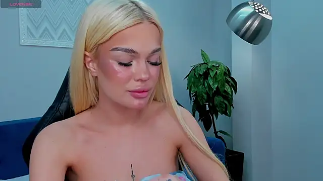 Snapshot of Angel_Sapphire_ chatting on 03/22/25, 10:28 Angel Sapphire online show from 03/22/25, 10:28