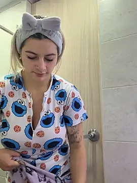 AtheneaRossi online show from 02/25/26, 12:04