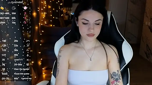 Mary   Moore online show from 02/05/25, 12:53