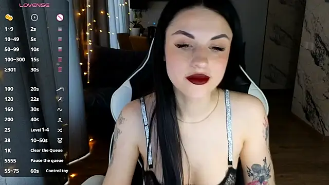 Mary   Moore online show from 03/16/25, 05:25