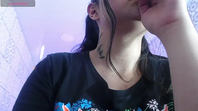 vitoria23  online show from 03/13/25, 02:23