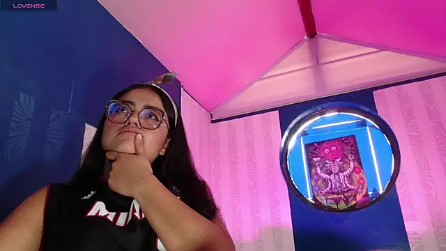 Snapshot of vitoria23_ chatting on 05/21/26, 01:51 vitoria23 online show from 05/21/26, 01:51
