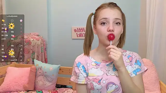PrincessLittleKiki online show from 10/16/25, 07:09
