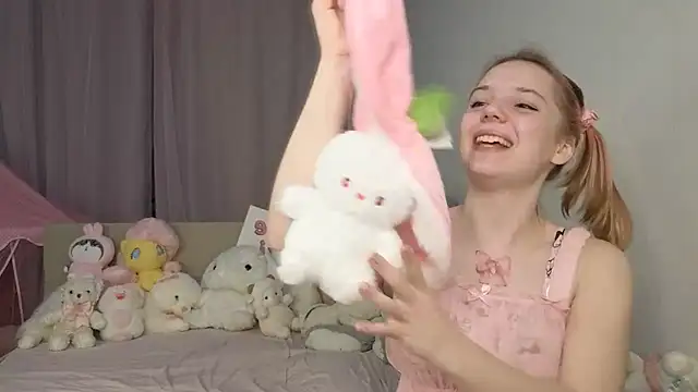 Snapshot of PrincessLittleKiki chatting on 07/16/26, 08:04 PrincessLittleKiki online show from 07/16/26, 08:04
