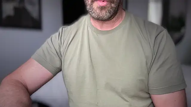 Snapshot of Mr_Beef chatting on 03/06/26, 12:34 Mr Beef online show from 03/06/26, 12:34