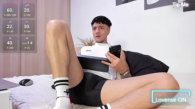 Sebastian-Dash online show from 11/28/25, 09:39