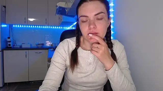  JustmeHere  online show from 06/20/26, 10:56