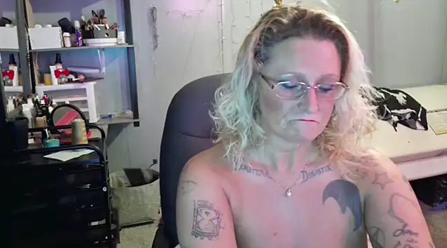 Snapshot of Lisalovely6981 chatting on 01/22/25, 09:24 Lisalovely6981 online show from 01/22/25, 09:24