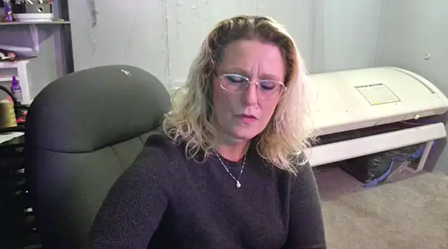 Snapshot of Lisalovely6981 chatting on 01/22/25, 10:26 Lisalovely6981 online show from 01/22/25, 10:26