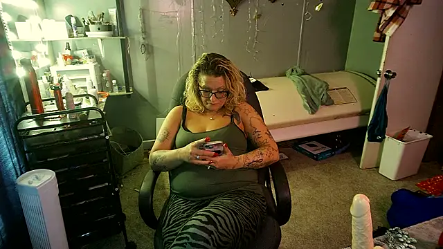 Snapshot of Lisalovely6981 chatting on 02/21/25, 08:16 Lisalovely6981 online show from 02/21/25, 08:16