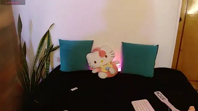 kittycatw online show from 12/17/25, 07:47