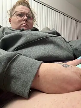 Snapshot of BBW2320 chatting on 09/21/25, 04:47 BBW2320 online show from 09/21/25, 04:47