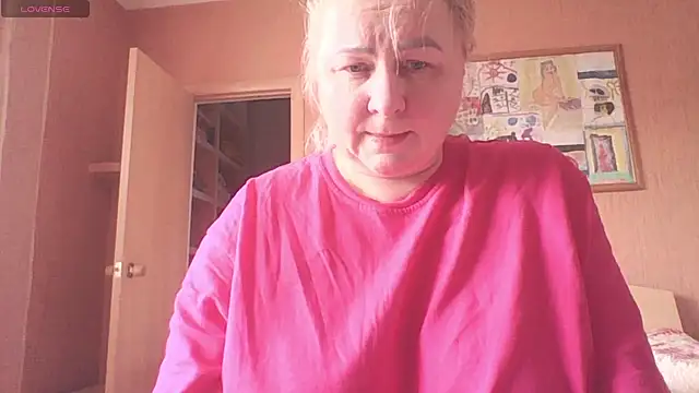 Snapshot of mira_robinsonnn chatting on 04/06/26, 04:46 mira robinsonnn online show from 04/06/26, 04:46