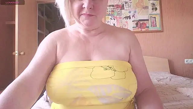 Snapshot of mira_robinsonnn chatting on 04/24/26, 02:47 mira robinsonnn online show from 04/24/26, 02:47
