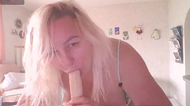 Snapshot of mira_robinsonnn chatting on 05/12/26, 05:15 mira robinsonnn online show from 05/12/26, 05:15