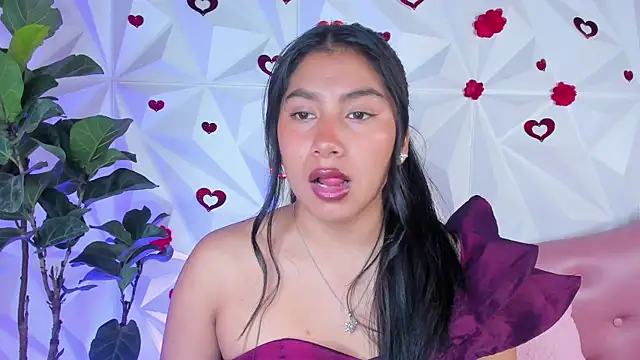 Snapshot of LinnaGardenia chatting on 03/15/25, 02:01 LinnaGardenia online show from 03/15/25, 02:01