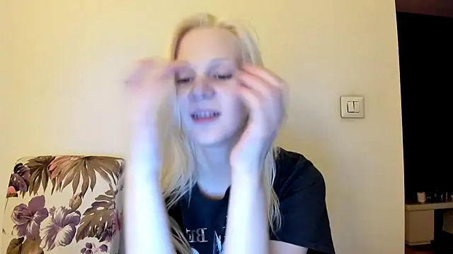 sashakiss99 online show from 12/17/25, 03:18