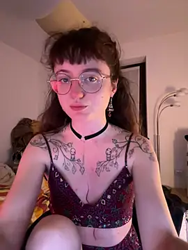 Snapshot of _foxygirl_ chatting on 03/10/25, 10:02  foxygirl  online show from 03/10/25, 10:02