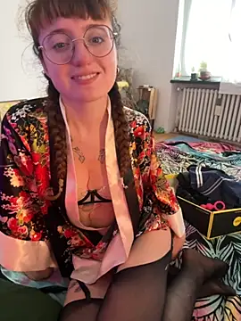 Snapshot of _foxygirl_ chatting on 10/21/25, 11:00  foxygirl  online show from 10/21/25, 11:00