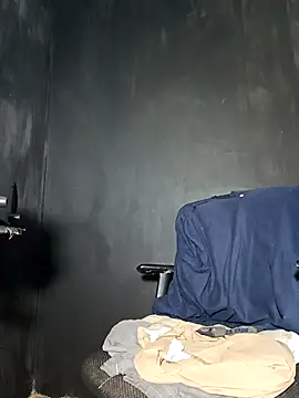 Snapshot of DickMasterfindom chatting on 12/23/25, 06:55 DickMasterfindom online show from 12/23/25, 06:55