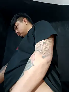 Snapshot of DickMasterfindom chatting on 01/18/26, 04:44 DickMasterfindom online show from 01/18/26, 04:44