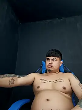 Snapshot of DickMasterfindom chatting on 02/01/26, 03:32 DickMasterfindom online show from 02/01/26, 03:32