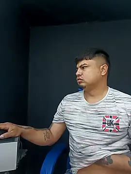 Snapshot of DickMasterfindom chatting on 03/13/26, 02:18 DickMasterfindom online show from 03/13/26, 02:18