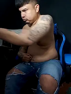 Snapshot of DickMasterfindom chatting on 03/17/26, 04:06 DickMasterfindom online show from 03/17/26, 04:06