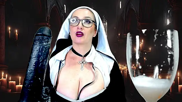 Snapshot of helenas_fantasy chatting on 12/15/24, 05:23 helenas fantasy online show from 12/15/24, 05:23