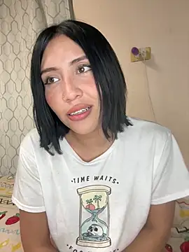 Snapshot of LunaAurora3 chatting on 11/19/25, 06:46 LunaAurora3 online show from 11/19/25, 06:46