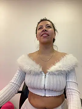 Snapshot of Alanna_atm_ chatting on 03/06/26, 08:33 Alanna atm online show from 03/06/26, 08:33