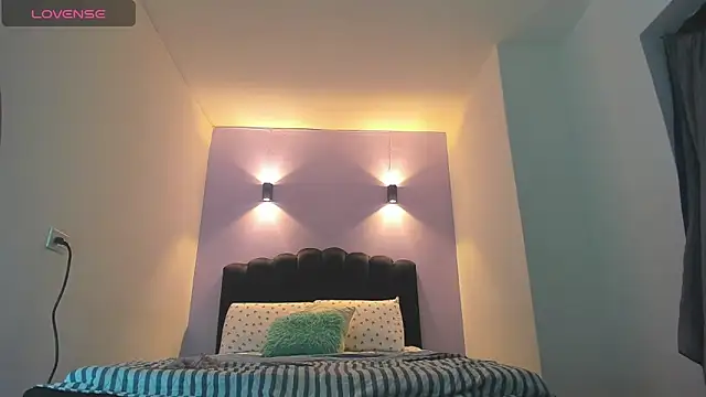 Sofia Clauss  online show from 09/11/25, 02:11