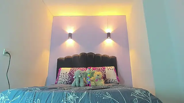 Sofia Clauss  online show from 09/26/25, 04:49