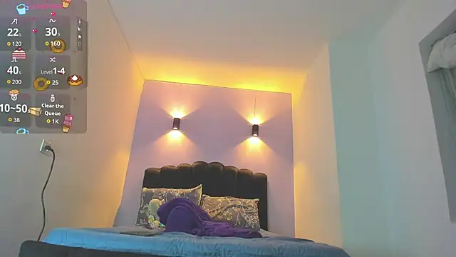 Sofia Clauss  online show from 10/14/25, 04:13