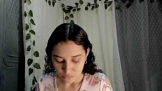 Snapshot of gabriela_duarte1 chatting on 11/13/25, 05:39 gabriela duarte1 online show from 11/13/25, 05:39