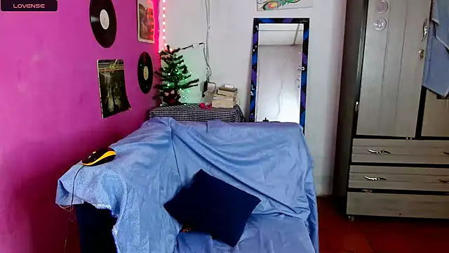 sensitive brunette online show from 12/04/24, 11:57