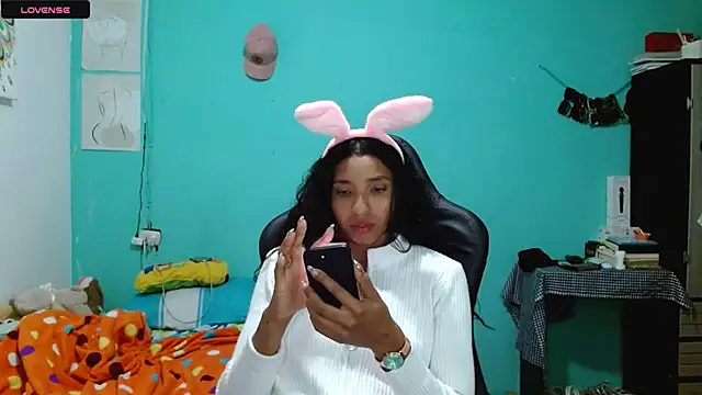 Snapshot of sensitive_brunette chatting on 02/23/26, 04:10 sensitive brunette online show from 02/23/26, 04:10