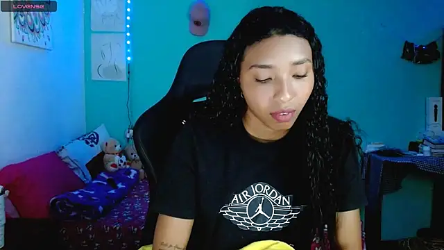 Snapshot of sensitive_brunette chatting on 03/06/26, 11:45 sensitive brunette online show from 03/06/26, 11:45