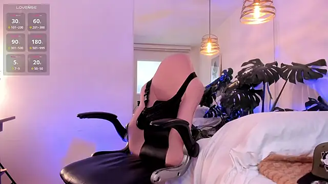 Tom cooper  online show from 12/04/25, 01:09