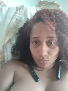 Snapshot of zandra_kiman chatting on 02/22/25, 08:31 zandra kiman online show from 02/22/25, 08:31