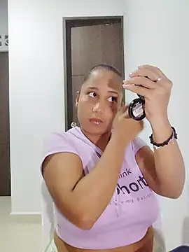 Snapshot of zandra_kiman chatting on 09/27/25, 04:17 zandra kiman online show from 09/27/25, 04:17