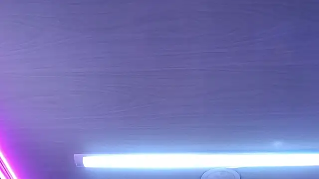 Snapshot of candy_lux_ chatting on 01/15/25, 04:54 candy lux online show from 01/15/25, 04:54