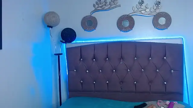 candy lux  online show from 11/30/25, 07:07