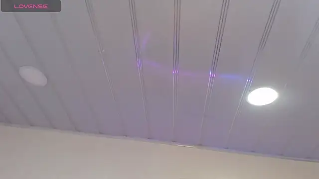 Snapshot of candy_lux_ chatting on 04/20/26, 03:48 candy lux online show from 04/20/26, 03:48