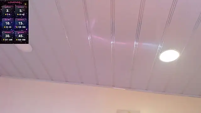 Snapshot of candy_lux_ chatting on 05/21/26, 01:07 candy lux online show from 05/21/26, 01:07