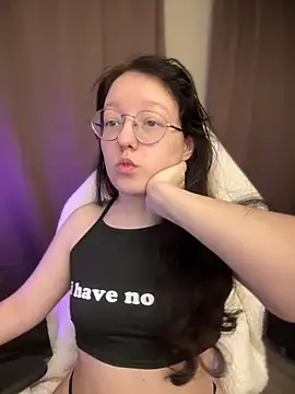 emigooflordXD online show from 12/18/24, 06:32