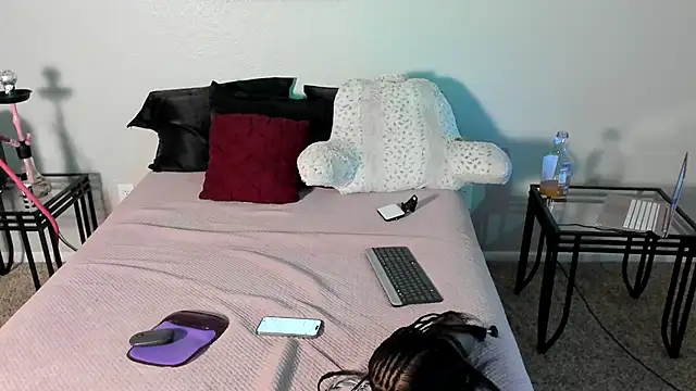 yiauana online show from 02/23/25, 11:22