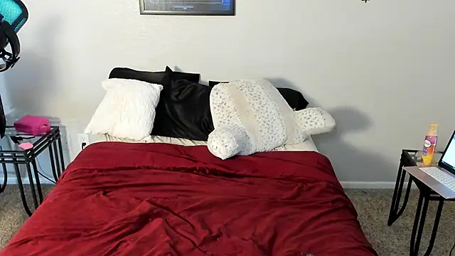 yiauana online show from 02/24/25, 07:30