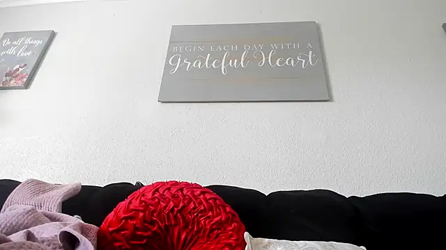 yiauana online show from 03/06/25, 08:37